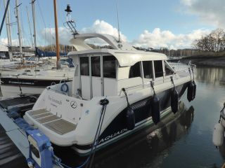 Aquador 25 WA Power Boat For Sale